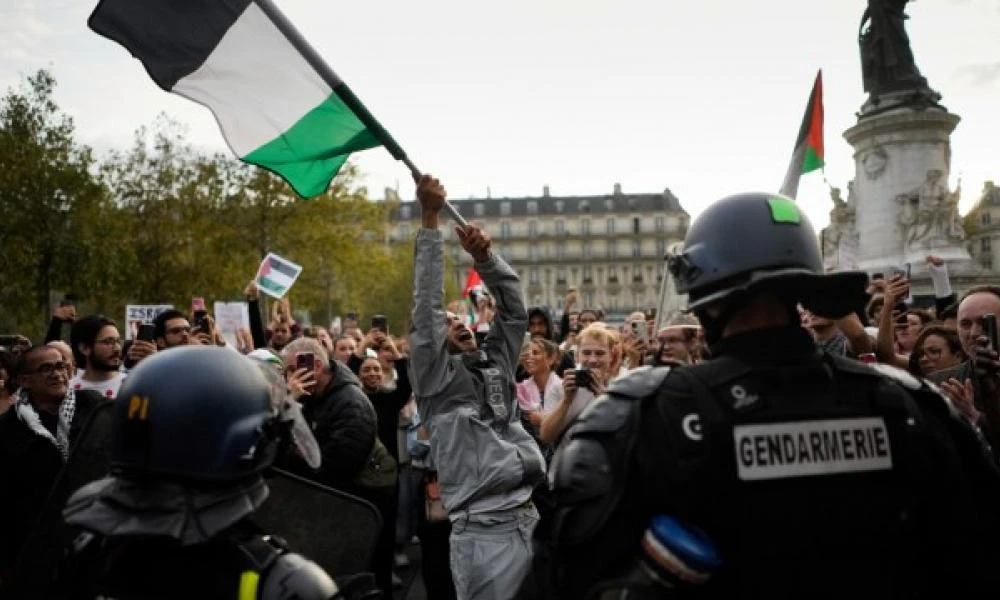 Γαλλία: Στο πανεπιστήμιο της Σορβόννης συγκεντρώθηκαν διαδηλωτές υπέρ της Παλαιστίνης- Έγιναν επεισόδια με την αστυνομία (Βίντεο)